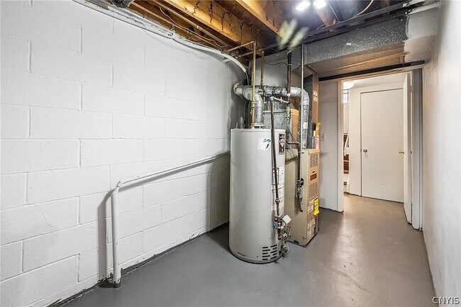 Building Photo - 364 Cameco Cir