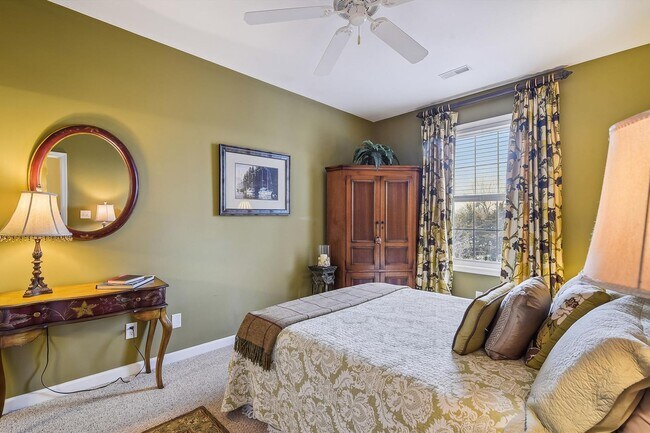 Building Photo - Enjoy coastal living in this Rehoboth Beac...