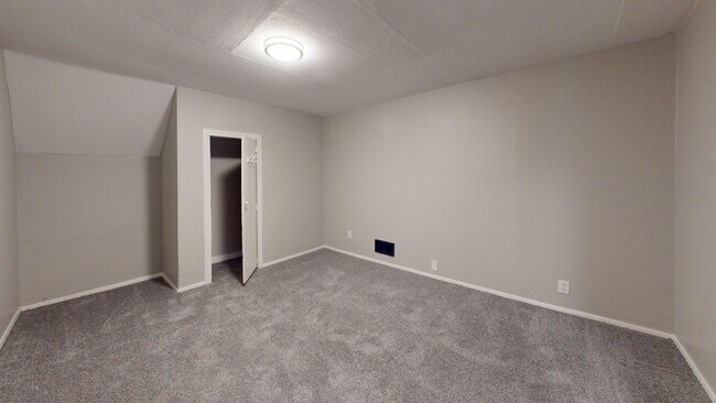 Building Photo - Cudell/West Blvd neighborhood; 4 bedroom/1 bath single family house for rent!