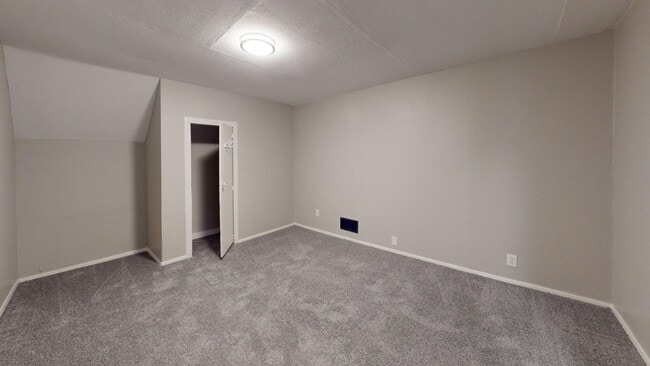 Building Photo - Cudell/West Blvd neighborhood; 4 bedroom/1...