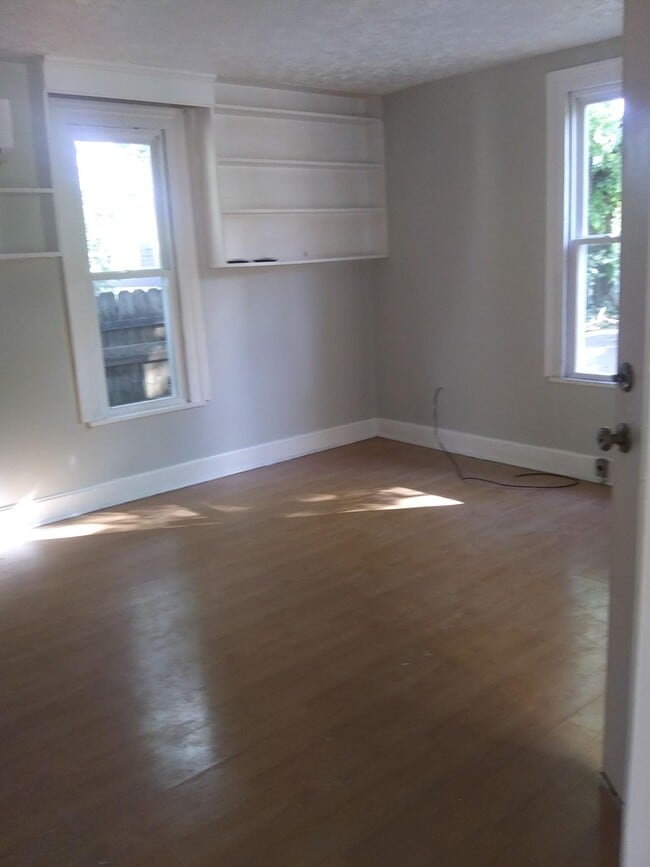 Building Photo - 710 Belleaire Ave