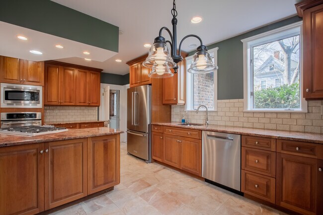 Building Photo - 3 Monmouth Ave