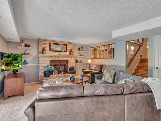 Building Photo - Luxury Home in Plymouth with 2-Level Primary Suite, Furnished or Unfurnished, Wayzata Schools, Pe...