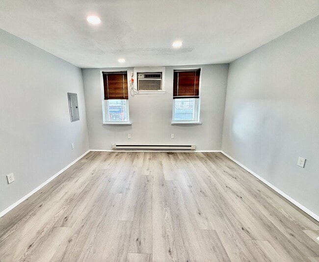 Building Photo - 2443 S 7th St