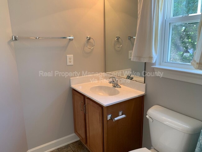 Building Photo - 8025 Goldenrain Way