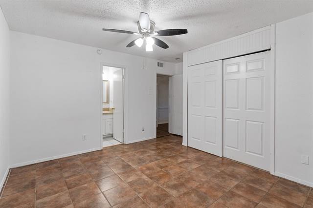 Building Photo - 407 Twin Oaks Ct