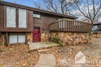 Building Photo - UPDATED 2 bedroom condo near Maize and Pawnee-Short Term Lease Option!