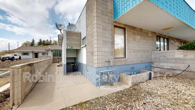 Building Photo - 674 1/2 N. Cedar Street
