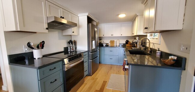 Building Photo - Pre-Leasing Winter and Spring Furnished Rental