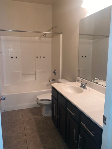 Bath (2nd Fl) - 263 Garden Trellis Ct