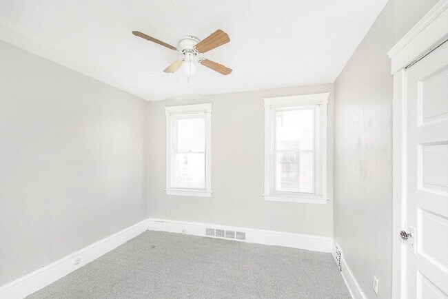 Building Photo - 1316-1318 E 85th St