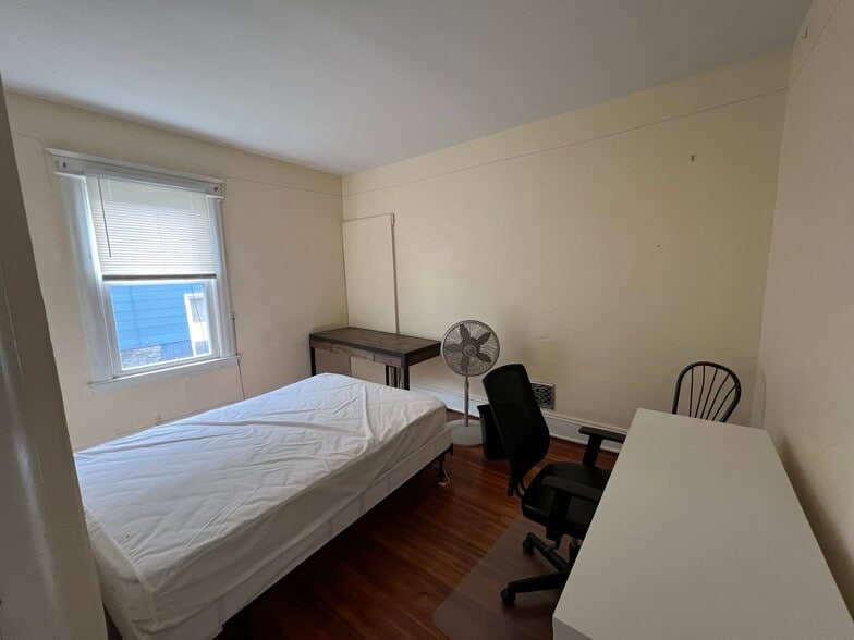 Bedroom 2 - 852 Sumner Ave