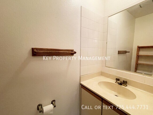 Building Photo - TWO STORY 4 BEDROOM WITH POOL NEAR SPRING ...