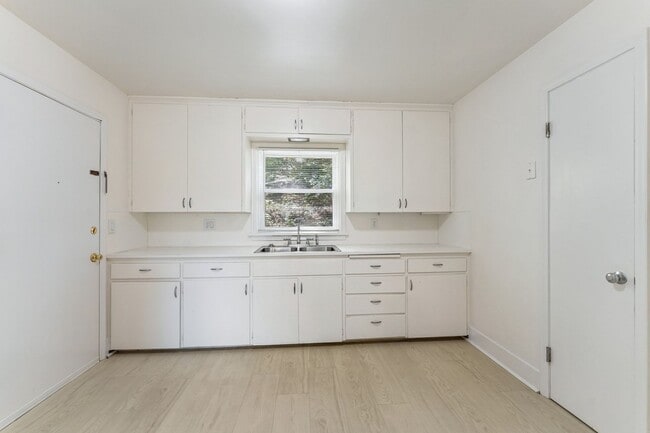 Building Photo - 1210 N 60th St