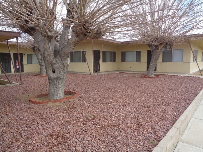 Building Photo - 15811 Apple Valley Rd