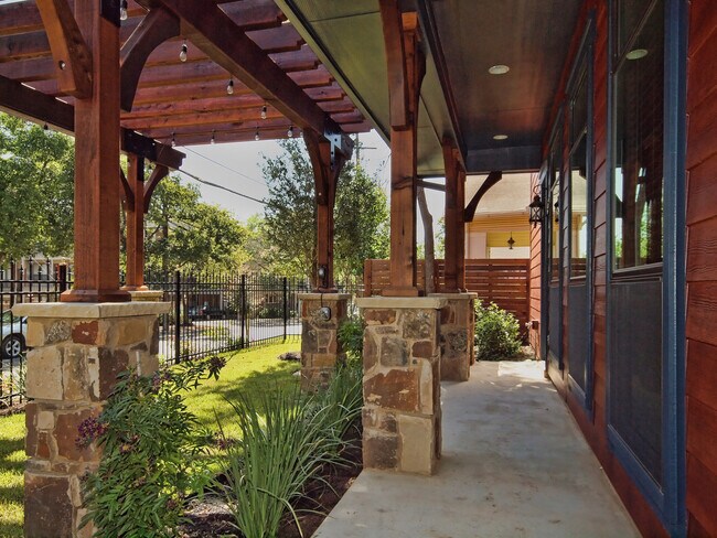 Building Photo - 2917 Rio Grande St