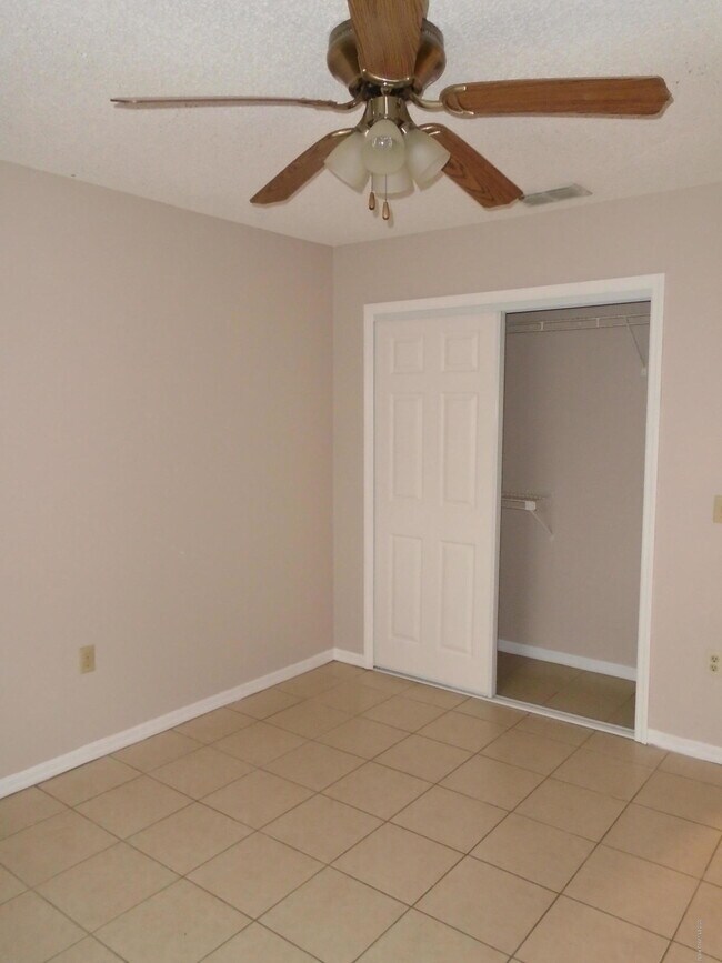 Building Photo - 255 Spring Dr