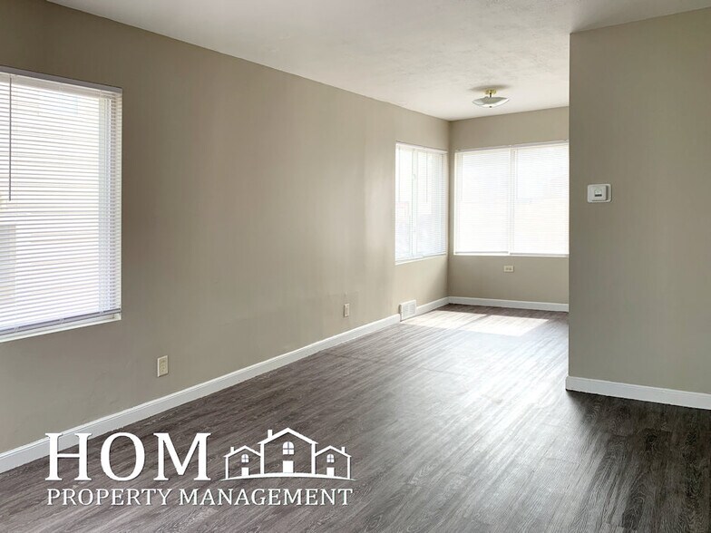 Building Photo - 513 W 11th St