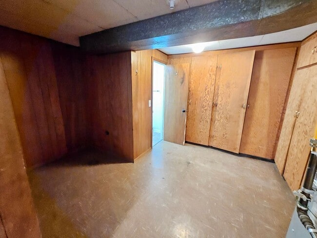 Building Photo - Newly Updated 3 Bed, 1.5 Bath Duplex Unit with Garage in Lovely Inner SE