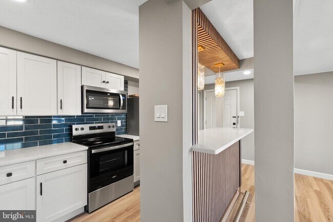 Building Photo - 8385 Brockham Dr