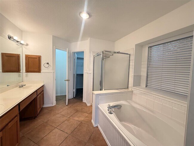 Building Photo - 708 Spring Brook Ln