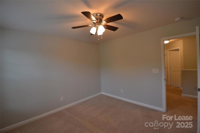 Building Photo - 1606 Fleetwood Dr