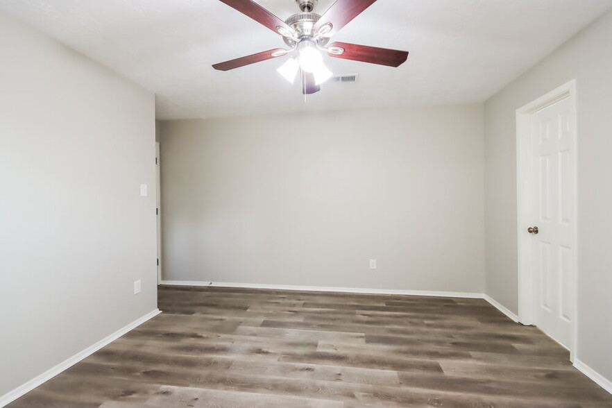 Building Photo - 18806 Oak Bower Dr
