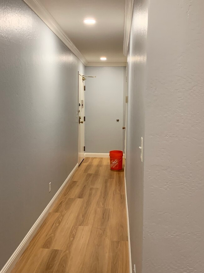 Building Photo - 120 Burrows St