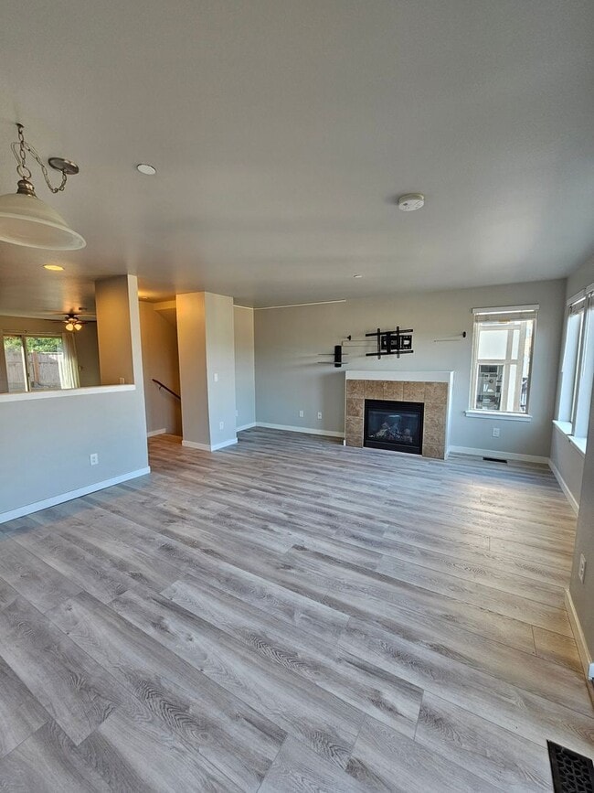 Building Photo - Bremerton Townhome with Puget Sound Views