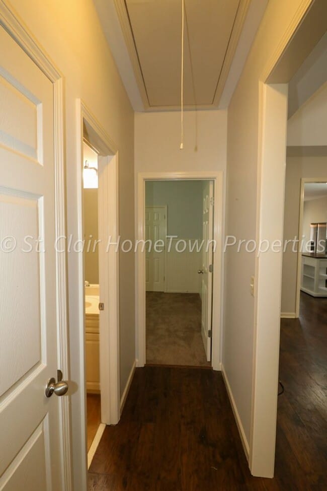 Building Photo - Desirable Community of Avalon
