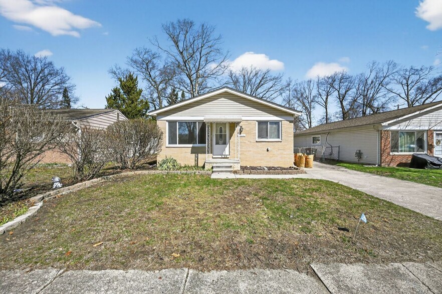 Building Photo - 35046 Rosslyn St