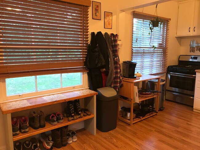 Building Photo - 750 Mountain View St