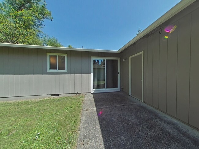 Building Photo - 3 Bedroom House ~ South Corvallis