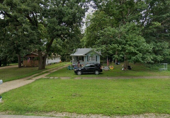 Front yard - 114 Lincoln Park Blvd