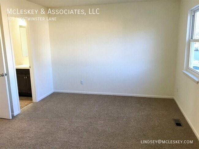 Building Photo - 909 Westminster Ln