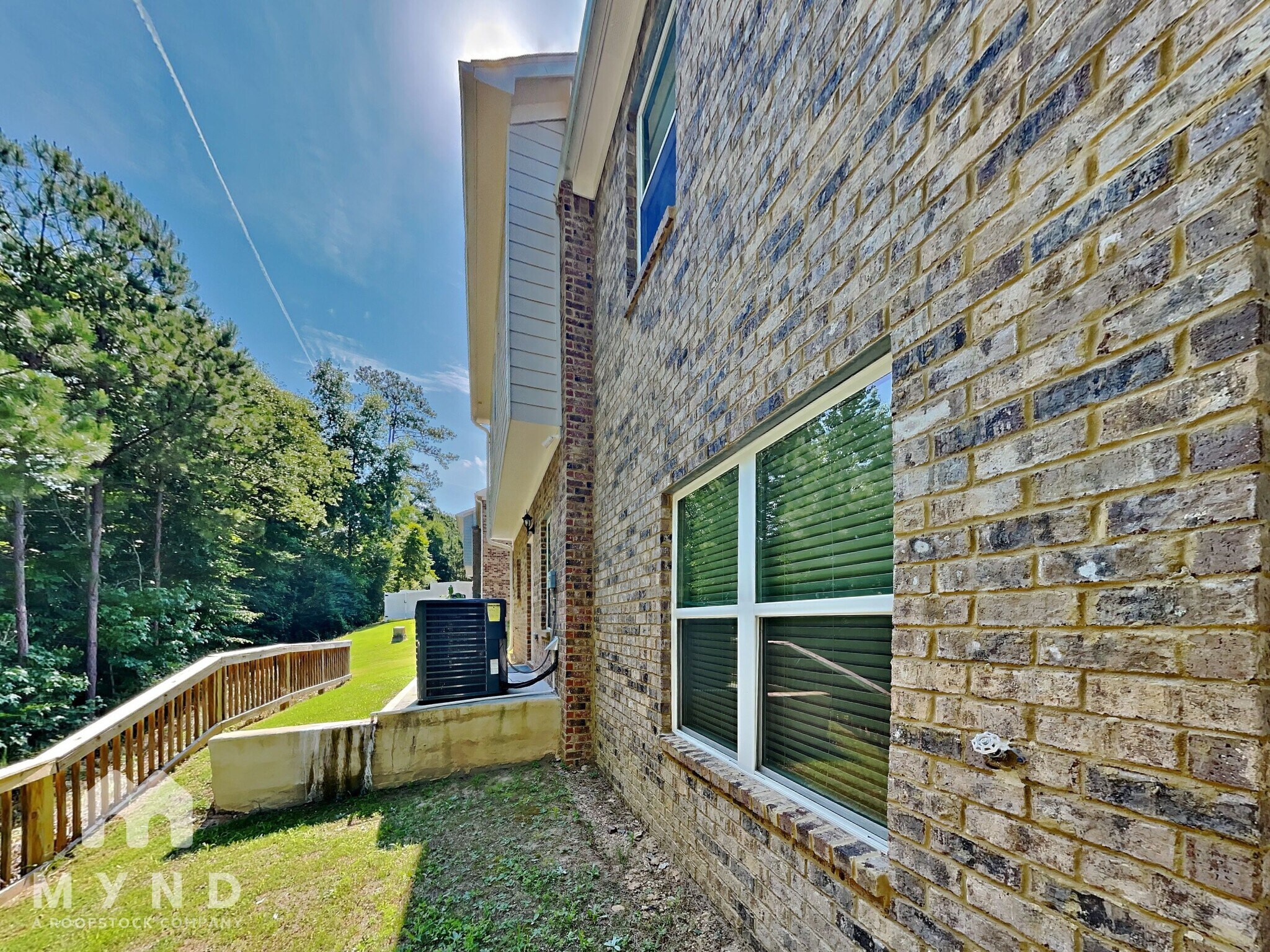 Building Photo - 10170 Benton Woods Dr