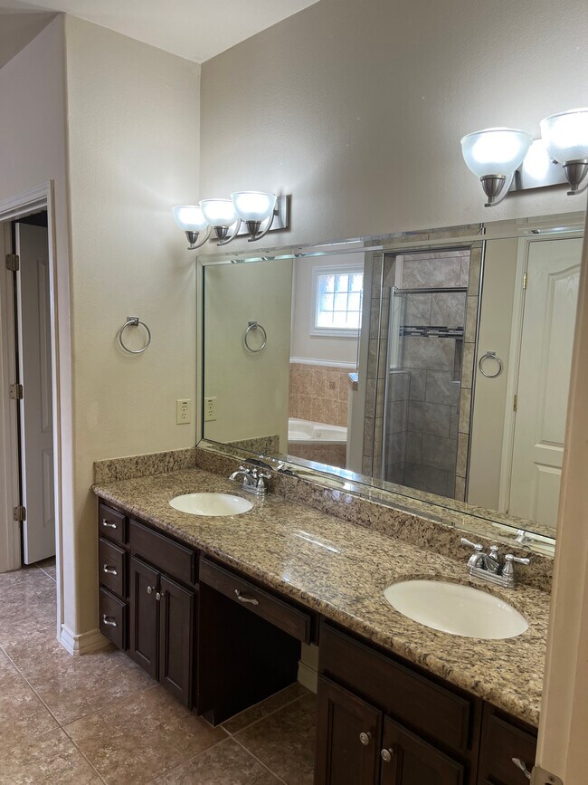 Building Photo - 3130 Dos Reales Loop