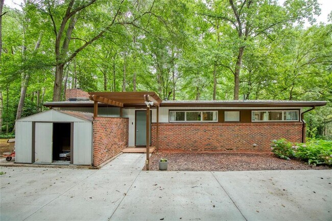 Building Photo - 2700 Brook Park Way