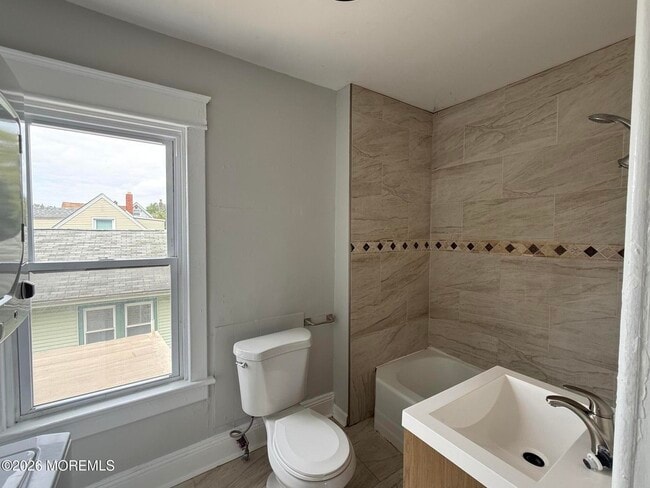 Building Photo - 436-438-438 Schiller Ave