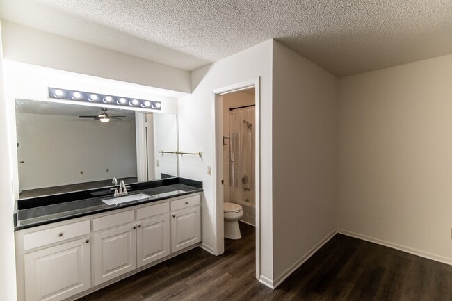 Building Photo - 1507 Wimbledon Dr