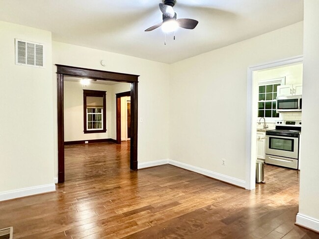 Building Photo - Detached 4 bed 3 bath. Pets Welcome!