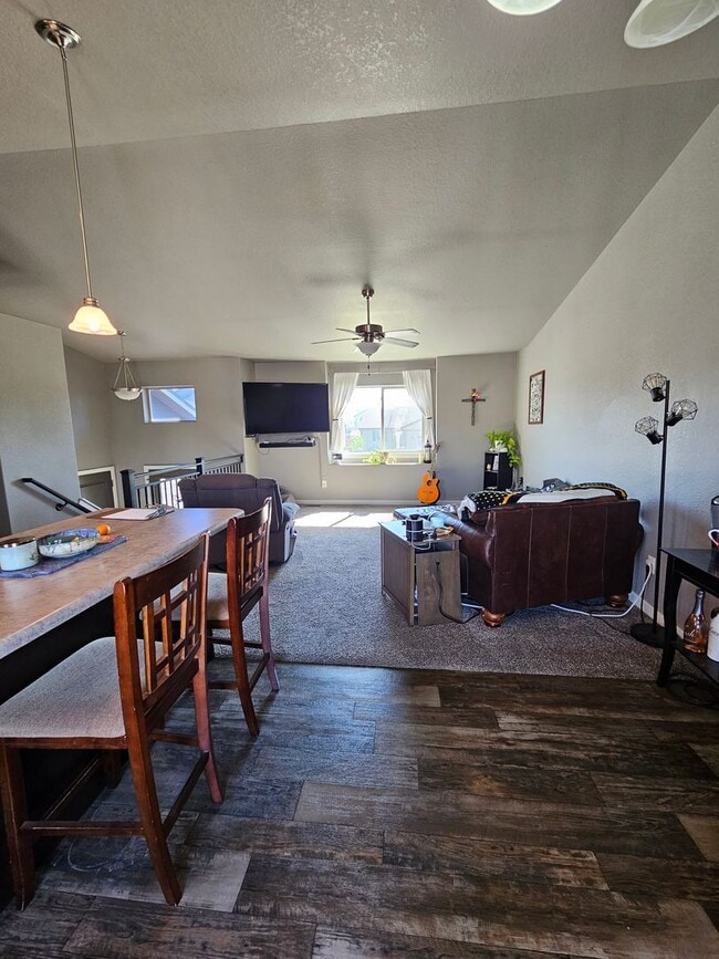 Building Photo - 3 BED | 3 BATH | SPLIT FOYER HOME | GARAGE