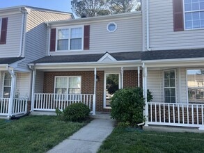 Building Photo - Beautifully updated townhome in Smithy Glen, Coventry!