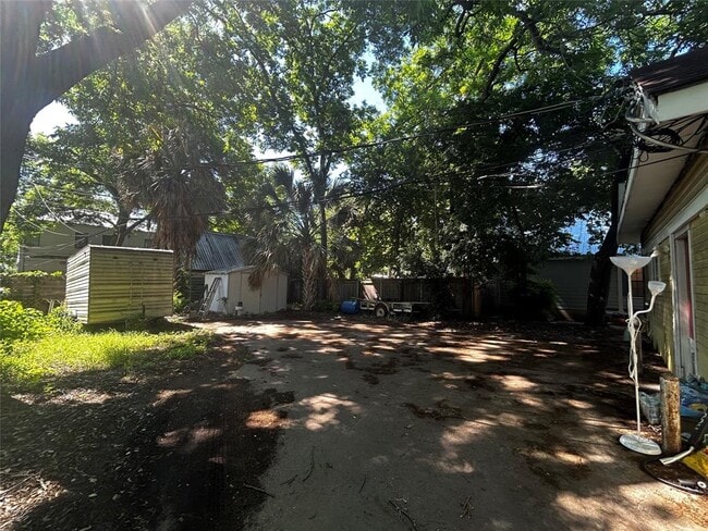 Building Photo - 4511 Avenue B