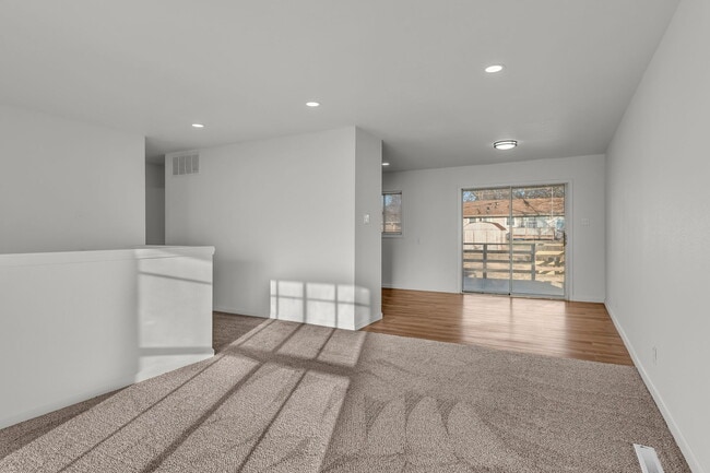 Building Photo - 3112 SW Grand Ct