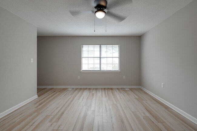 Building Photo - 340 Alpine Dr