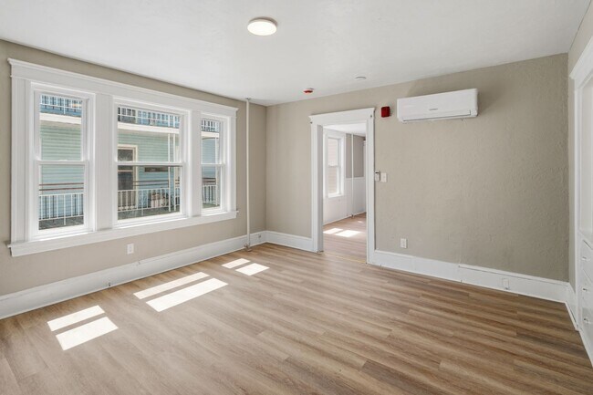Building Photo - 387 Grove St
