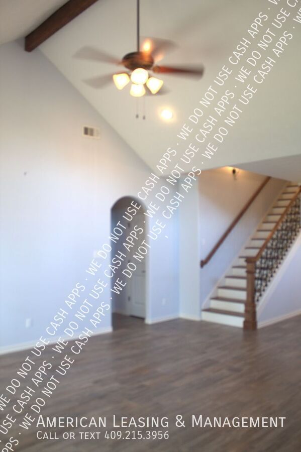 Building Photo - Newly Adjusted Price! Stunning 3-Bedroom H...