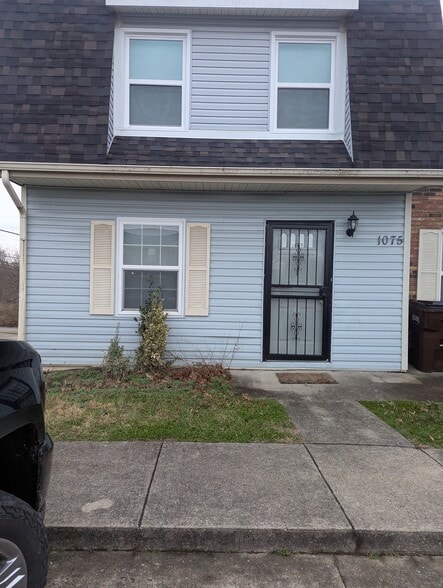 Front - 1075 Raintree Dr