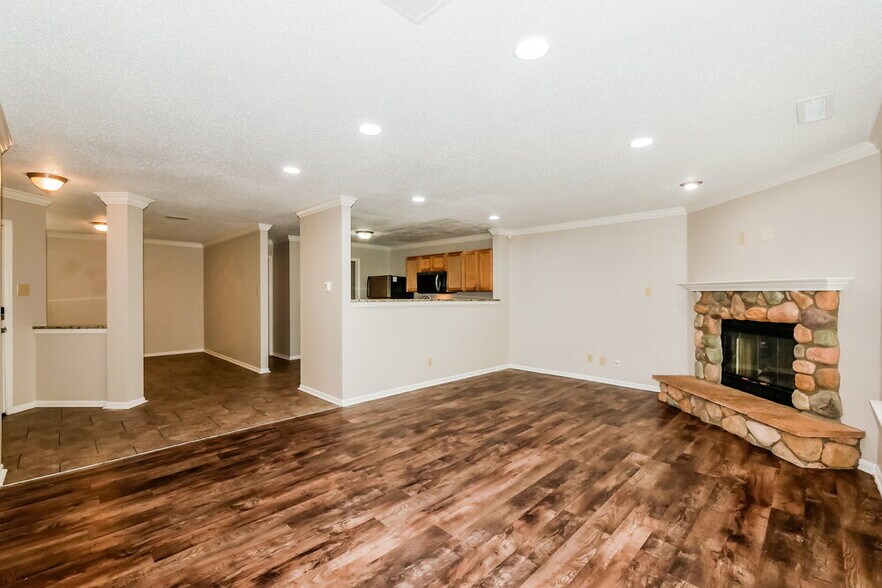 Building Photo - 2331 Layton Ln